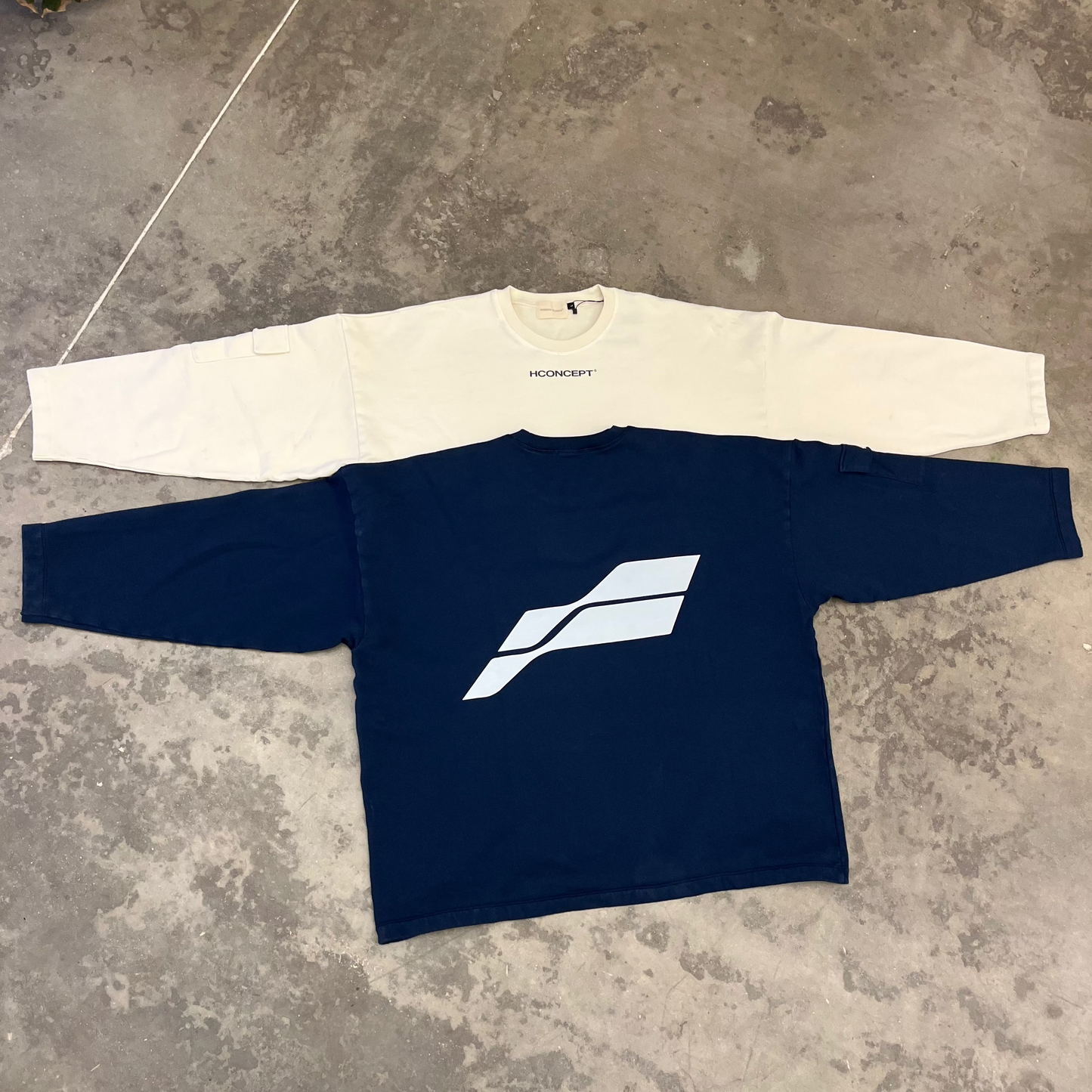 H LOGO NAVY CREWNCECK