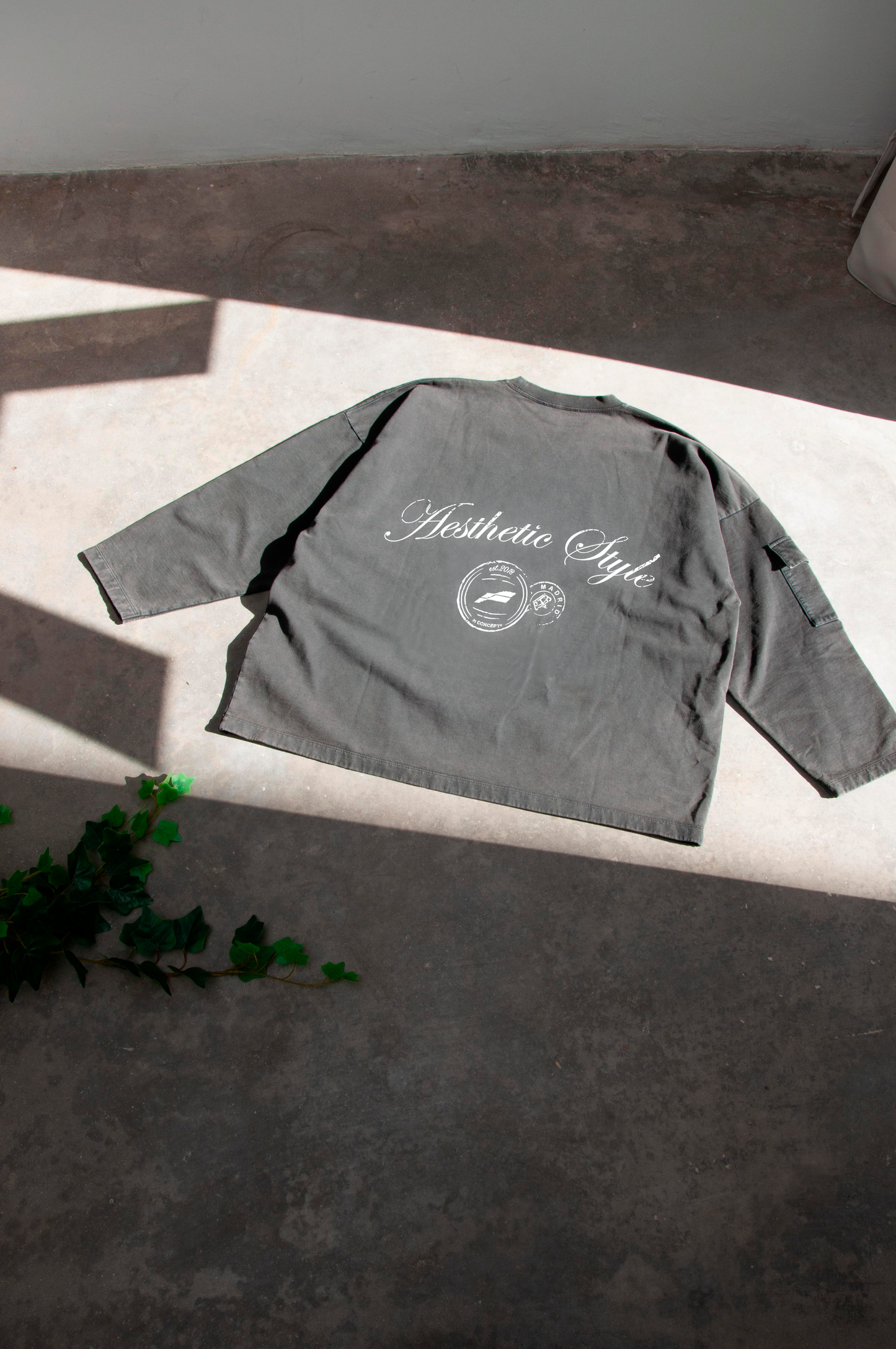 AESTHETIC STYLE GRAY CREWNECK