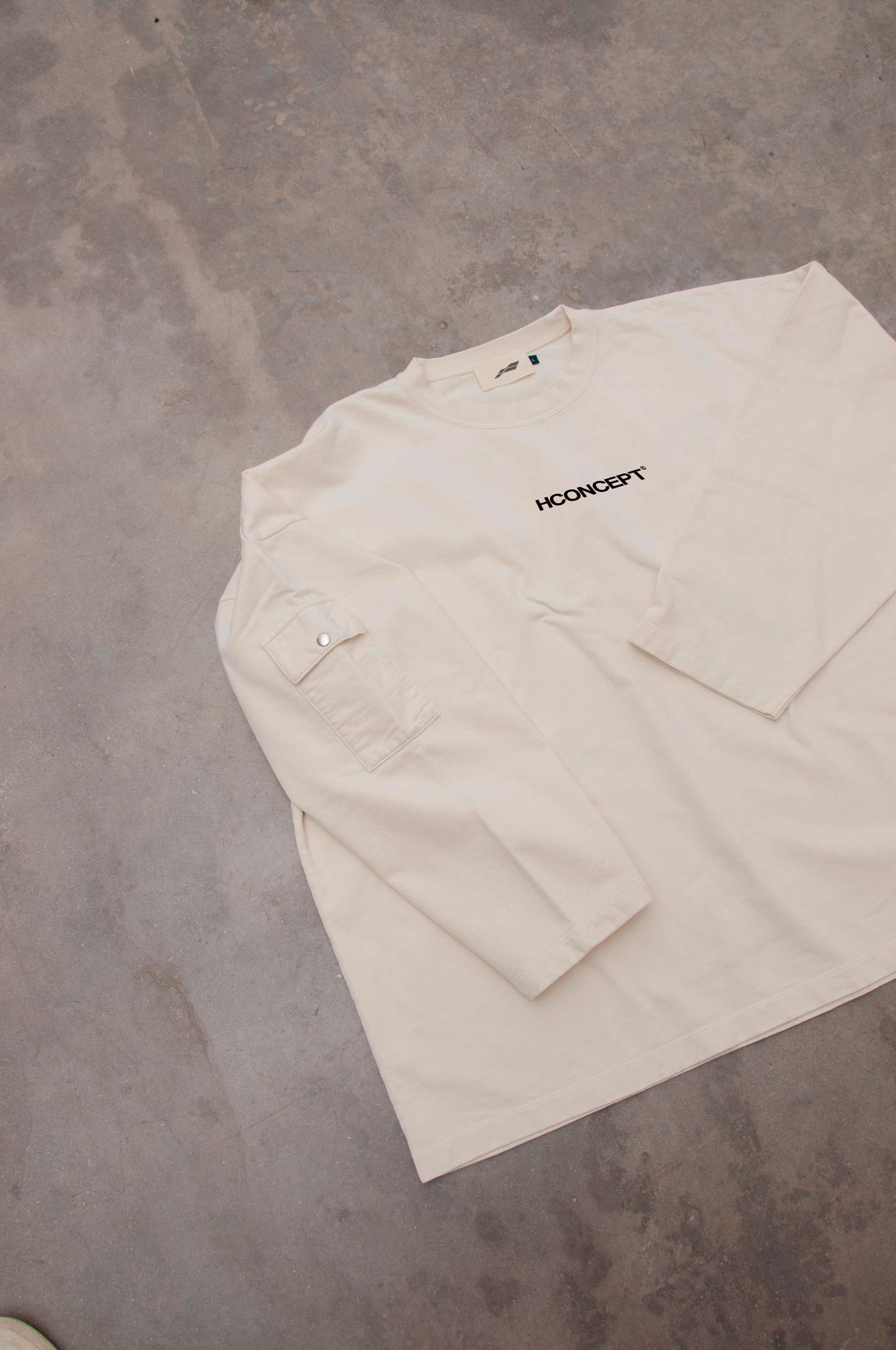H LOGO BEIGE CREWNCECK